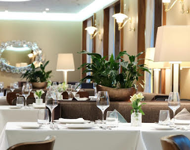  ресторан Crown Hotel St. Petersburg