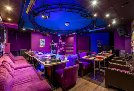 Большой караоке зал в Малый караоке зал