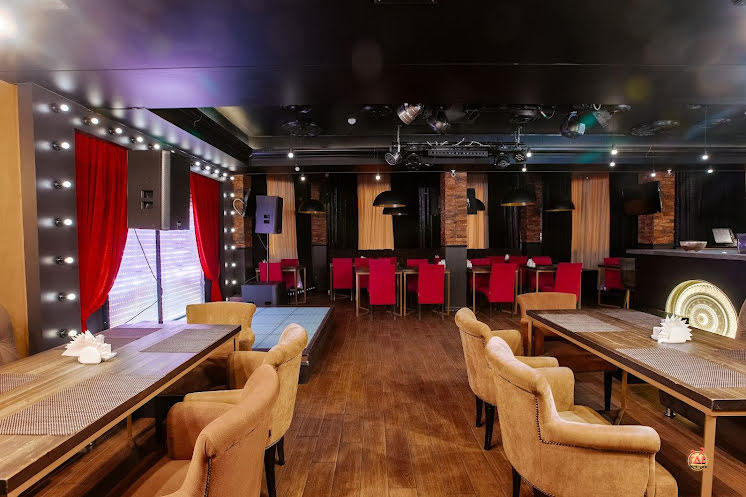 Зал «Грэмми» в «Академия Караоке на Ширямова» фотография №6