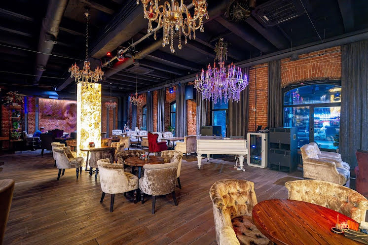 Основной зал  в «LIQUOR» фотография №2