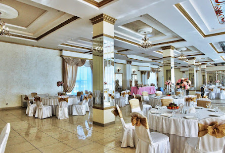 Большой зал в Малый зал