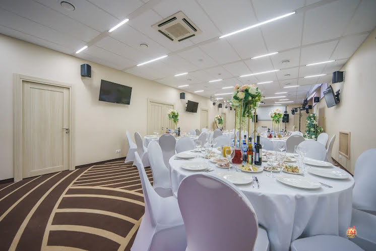 Большой банкетный зал в «BISCAFE» фотография №7