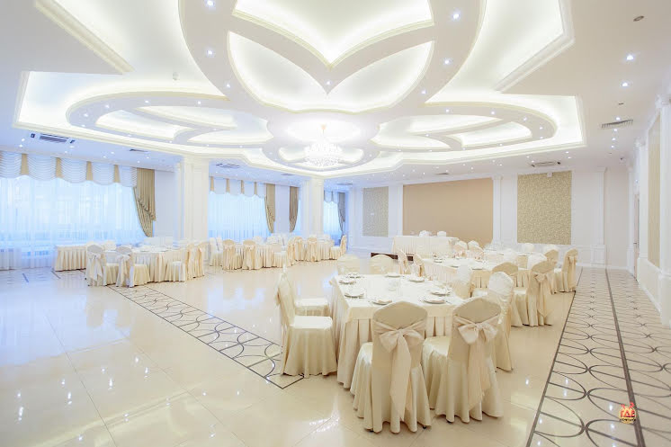 Большой банкетный зал в «Облака» фотография №1