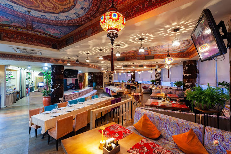 Основной зал в «Чайхана Сезам на Рябиновой» фотография №6