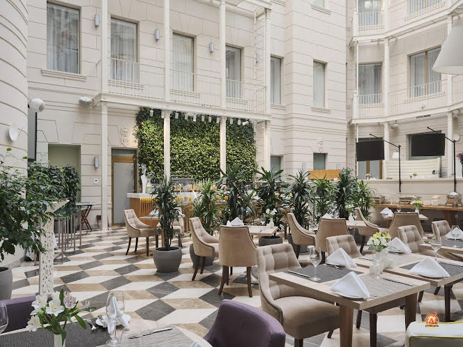 Атриум "Вино и вода" в «INDIGO St. Petersburg-Tchaikovskogo» фотография №3