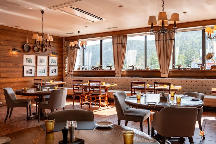 Обеденный зал в «Хозяин тайги» фотография №7