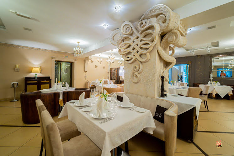 Основной зал в «La Rose D’or» фотография №4