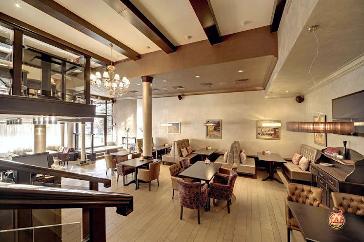 Основной зал в «Vinsent на Мира» фотография №4