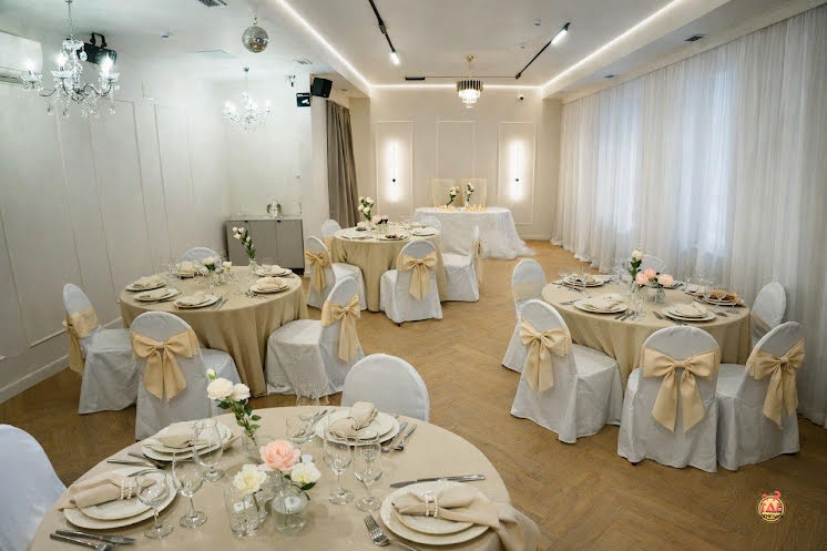 Большой зал в «ФАМИЛИЯ» фотография №1