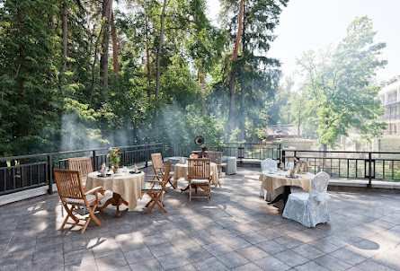 Веранда «У Карлсона» в Зал «Библиотека»