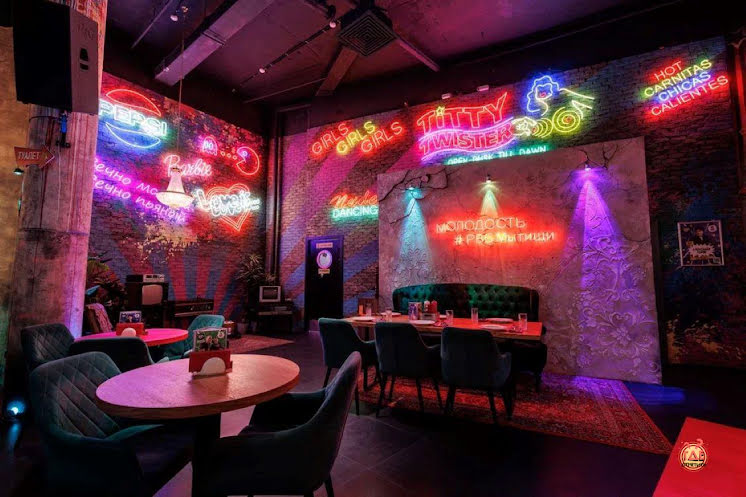 Основной зал в «Руки ВВерх! Бар Мытищи» фотография №7