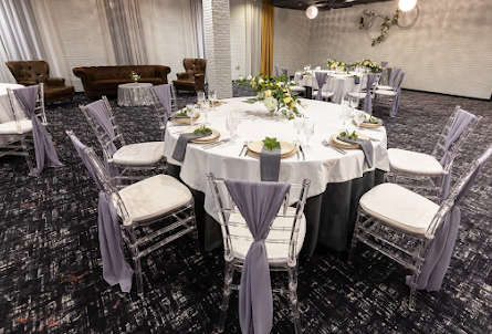 Зал «Лев Толстой» в Зал «Джек Лондон»