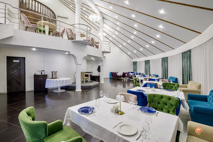 Основной зал в «Круглый год» фотография №2