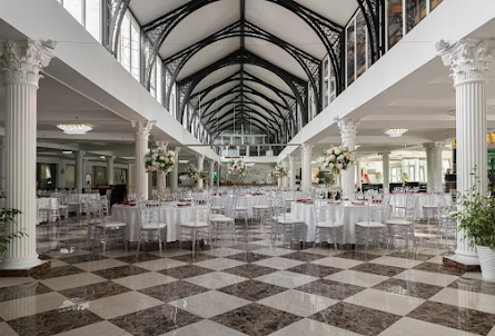 Зал «Небо» в Иглу