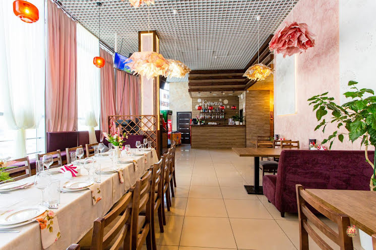 Основной зал в «Кафе Карамель» фотография №5