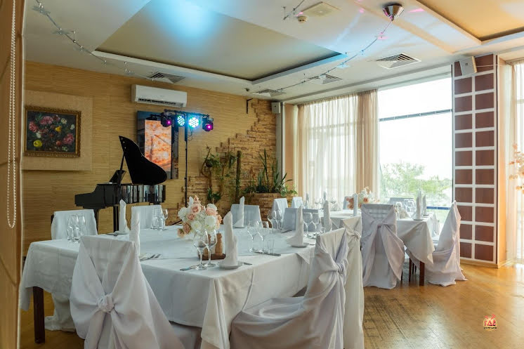 Зал ресторана  в «Александровский сад» фотография №5