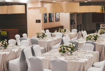 Основной зал в Зал «Стрелка» 