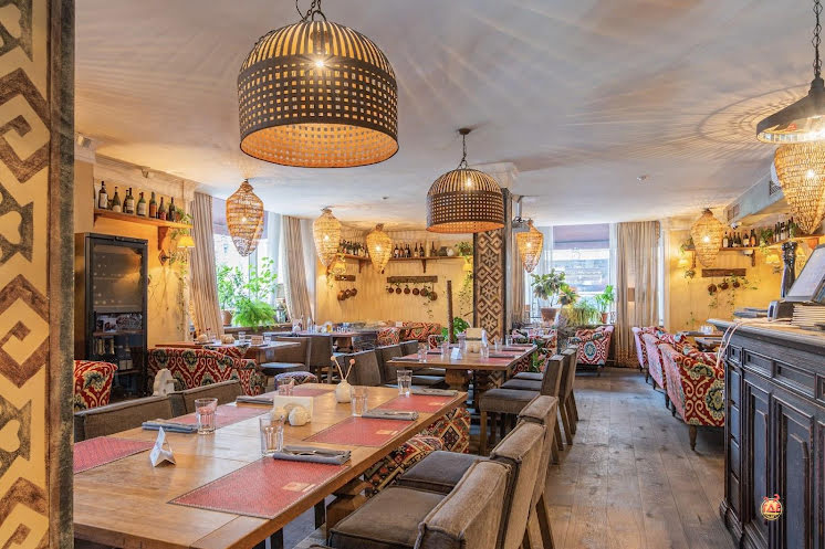 Основной зал первого этажа в «Хочу Харчо» фотография №13