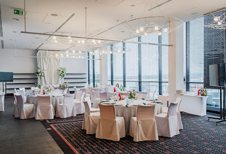 Зал «Янтарь» в Зал «Топаз»