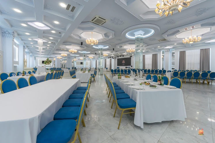 Зал первого этажа в «Golden Plaza» фотография №2