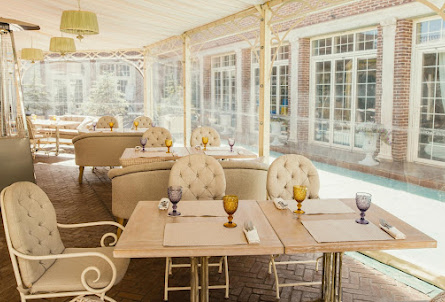 Зал «Летний сад» в Зал «Библиотека»