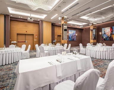  ресторан DoubleTree by Hilton Novosibirsk