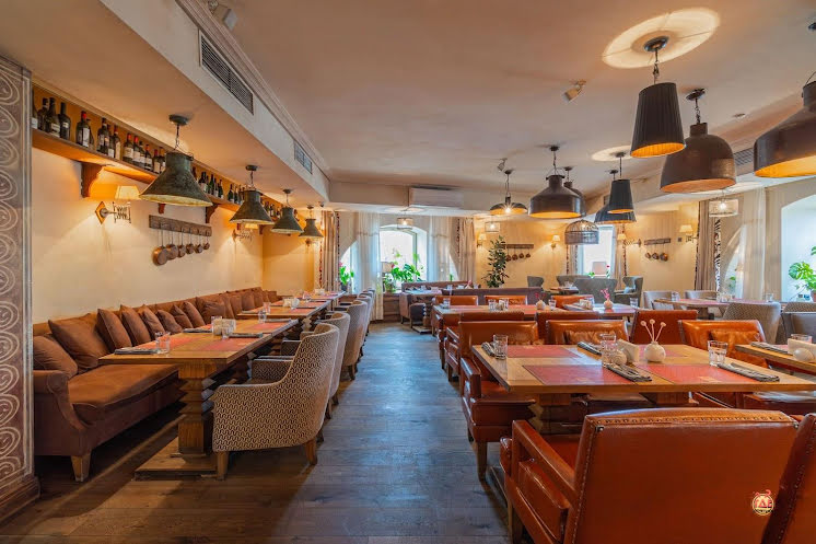 Основной зал второго этажа в «Хочу Харчо» фотография №10