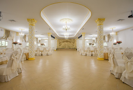 Золотой зал  в Восточный зал 