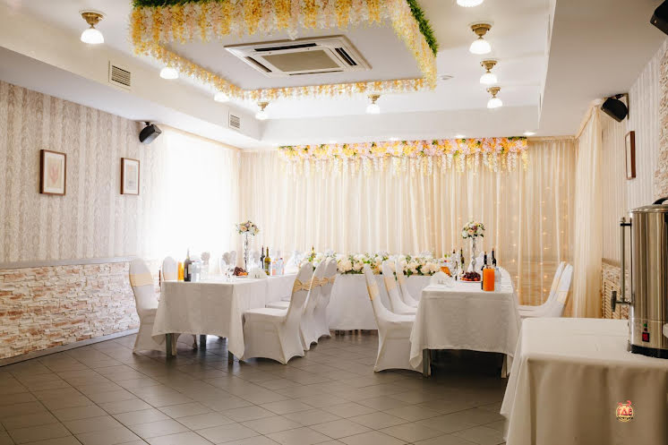 Зал «Золотой» в «Utka Хаус» фотография №3