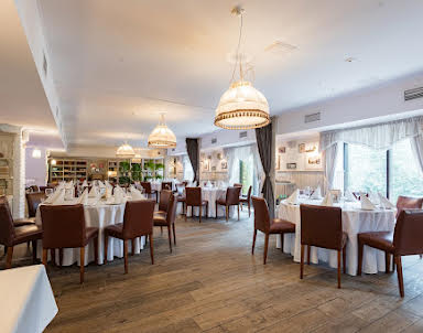  ресторан Stroganoff Bar & Grill