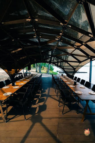 Сфера с баром у воды в «Онегин» фотография № 1