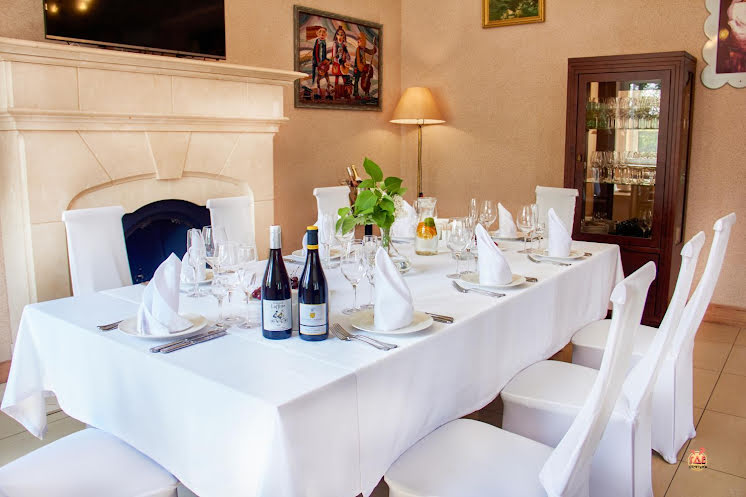 Каминный зал в «9PARROTS» фотография №13