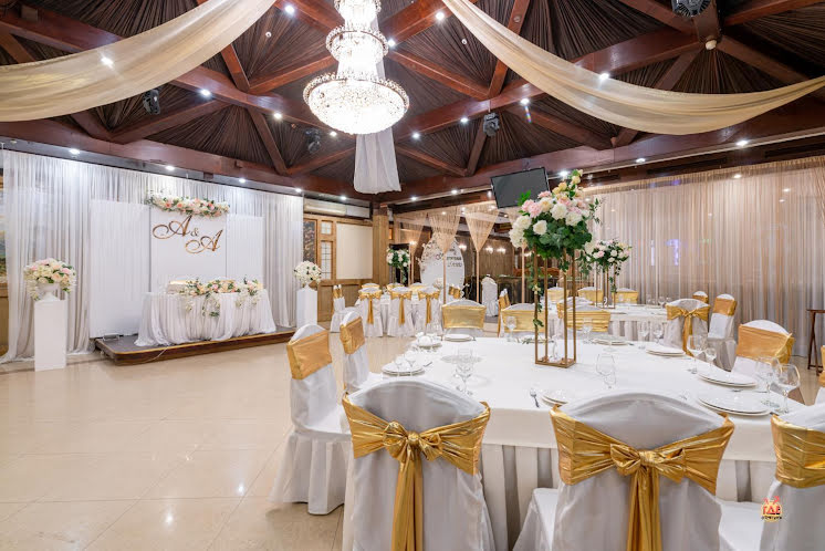 Большой зал в «Люкс» фотография №13