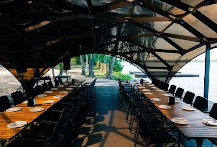 Сфера с баром у воды в Сфера Sky