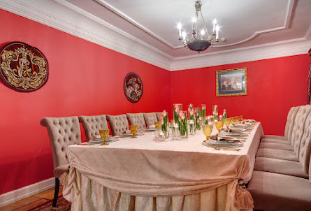 Зал «Рубиновый» в Зал с антикварным камином и комнатой отдыха