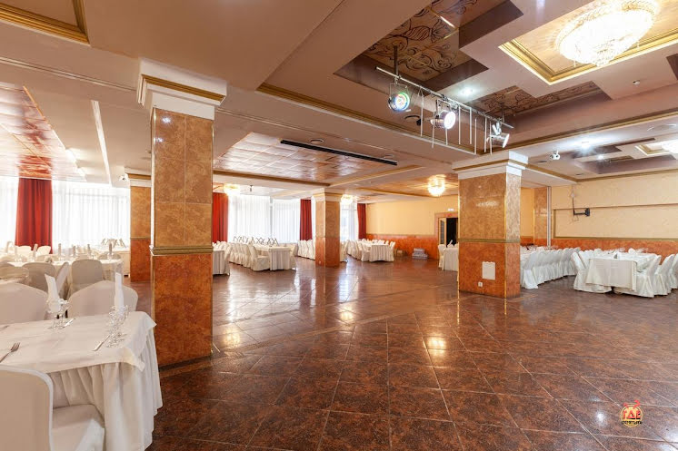 Зал «Голден холл» в «АМАКС Золотое кольцо» фотография №12