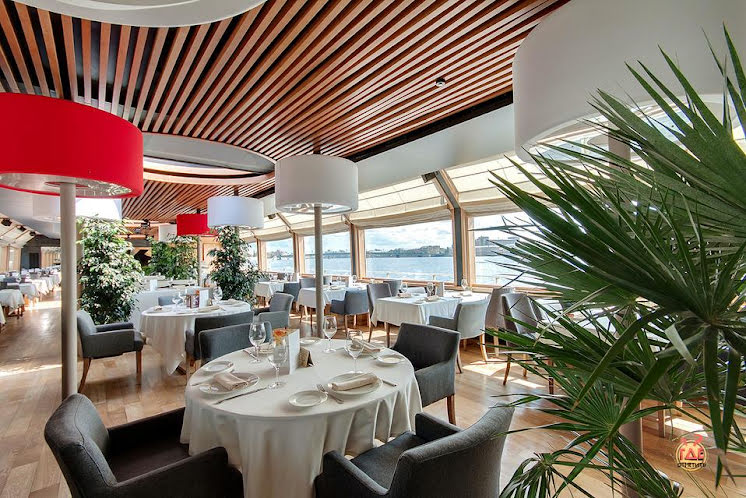 Застекленная палуба  в «Ресторан-теплоход "Volga-Volga"» фотография №18