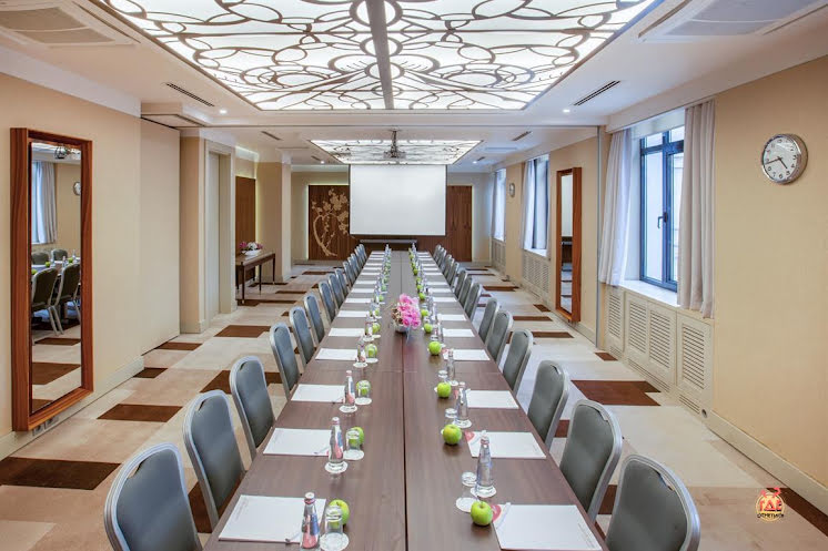Конференц-зал "Пушкин+Павловск"  в «Crown Hotel St. Petersburg» фотография № 1