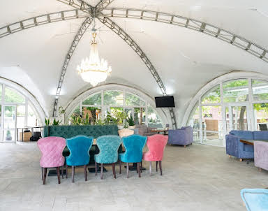  ресторан Иверия на Комарова