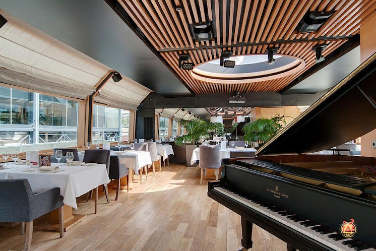 Застекленная палуба  в «Ресторан-теплоход "Volga-Volga"» фотография №15