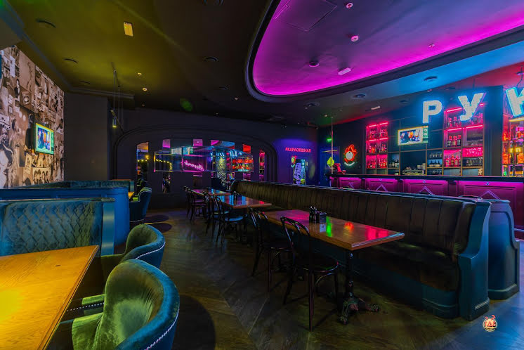 Основной зал  в «Руки ВВерх! Бар / Родео» фотография №5