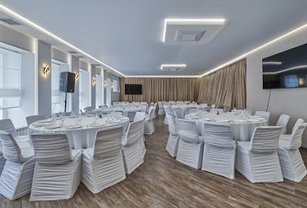 Большой зал в Малый зал