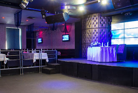 Зал на 70 человек в Зал на 15 человек