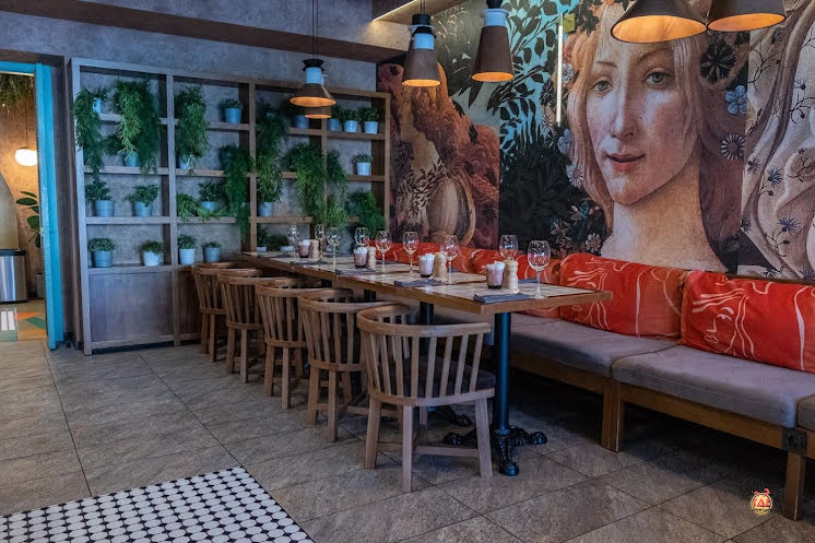 Зал ресторана в «Перчини на огне» фотография №12