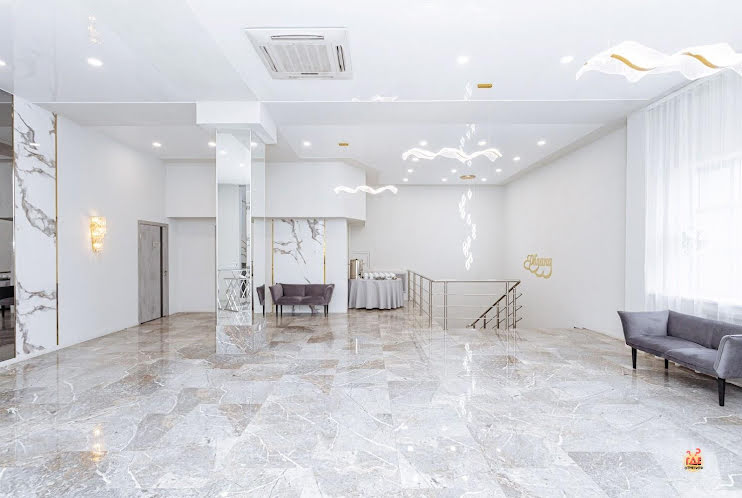 Основной зал в «Облака на Адоратского» фотография №11