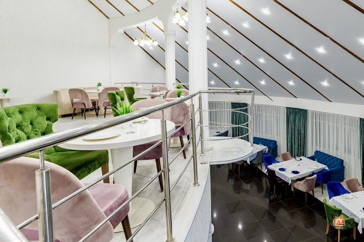 Основной зал в «Круглый год» фотография №5