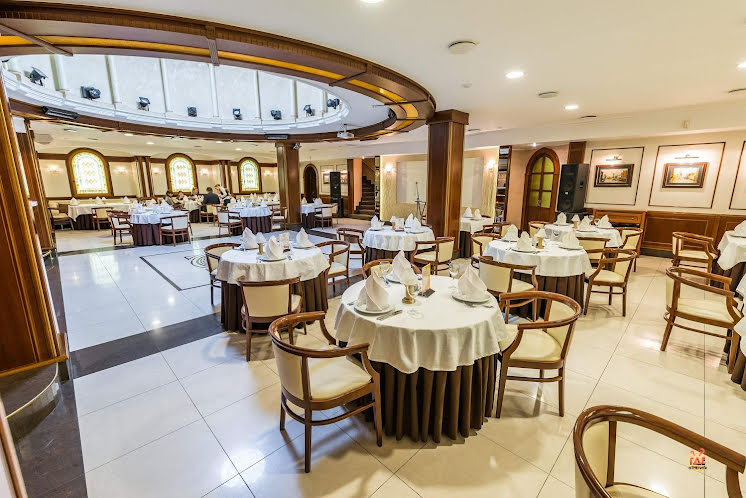 Большой зал в «ЛЕОН на Металлургов» фотография №5