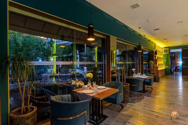 Основной зал в «Stephania» фотография №9