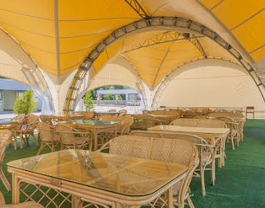  ресторан Гуси-Лебеди