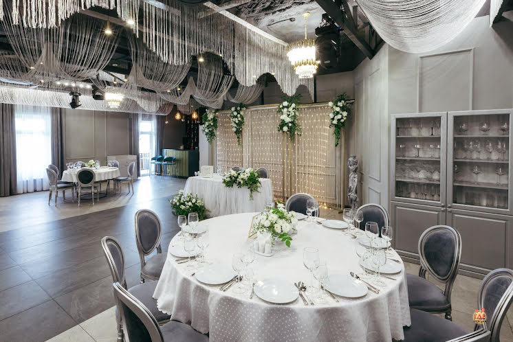 Основной зал  в «Янс» фотография №6